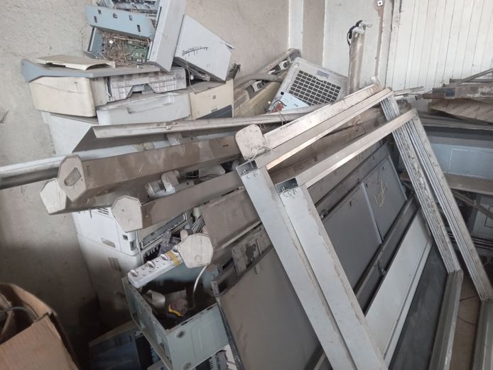 Assorted printer scrap & metal scrap