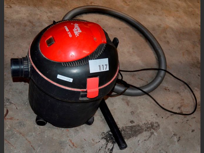 AQUA VAC VACUUM CLEANER [Switches on, untested further]