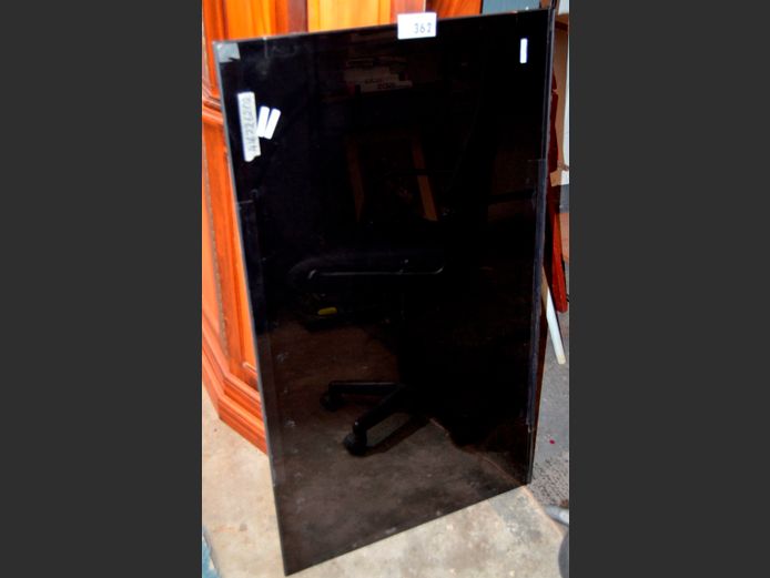 HISENSE 50" L.E.D. TV [Switches on, untested further, screen cracked] [#: 416726202] ### LICENCE PLEASE ###