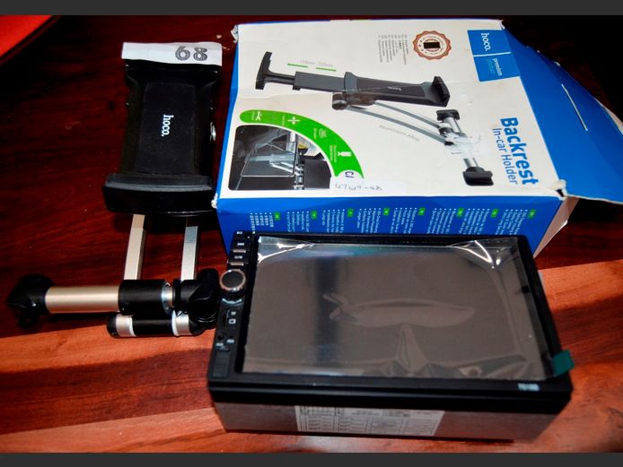 TOUCH SCREEN CAR RADIO & TABLET HOLDER [Untested]