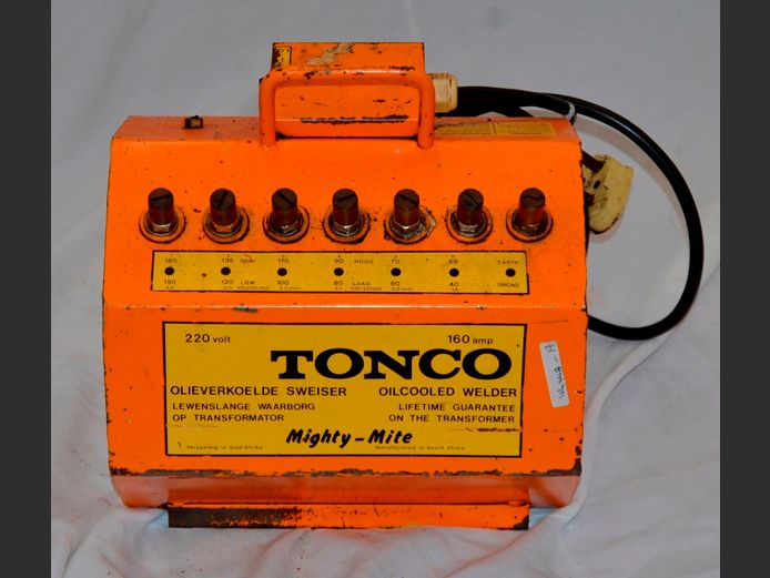 TONCO OIL COOLED WELDER [Switches on, no electrodes]