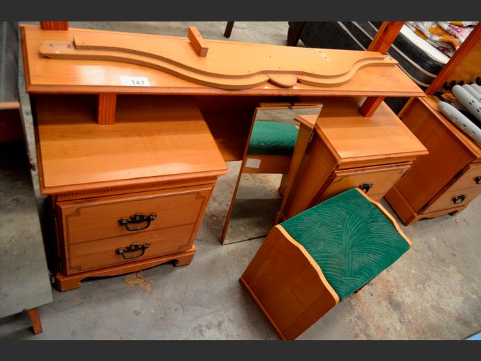 MAHOGANY FOIL 2-DRAWER DRESSING TABLE WITH MIRROR & STOOL, 134 x 44 x 138cm [Needs attention] [#: 422805394]