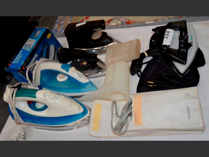 LOT IRONS: BLACK & DECKER, SAFEWAY & KENWOOD [Switch on, untested further]