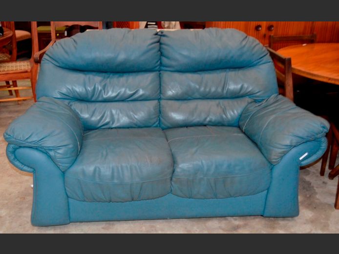 BLUE LEATHER 2-SEATER COUCH [Needs a clean]