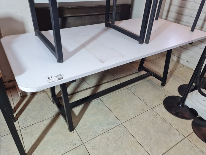 1 X LARGE TABLE