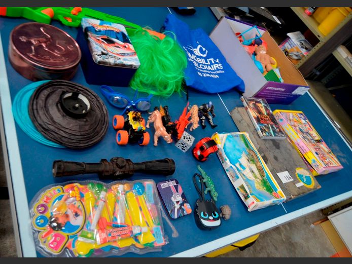 LOT: TOYS, SCRABBLE, COLLECTABLE TINS, etc