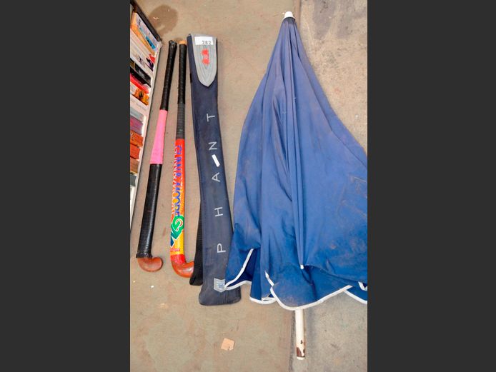 LOT: HOCKEY STICKS
