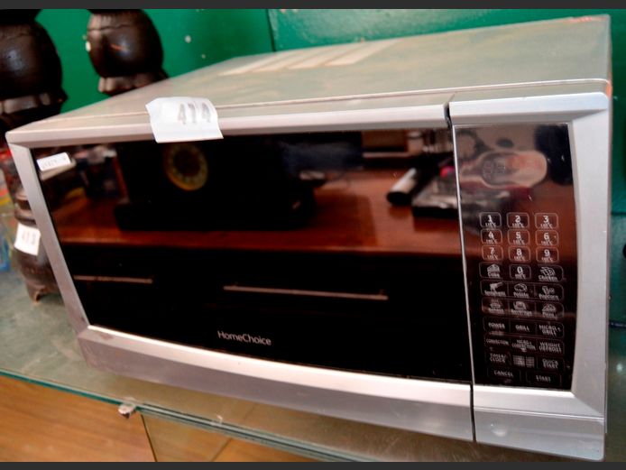HOME CHOICE ELECTRONIC MICROWAVE [Switches on]