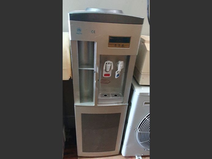 HUA NA WATER DISPENSER [Untested, no bottle]