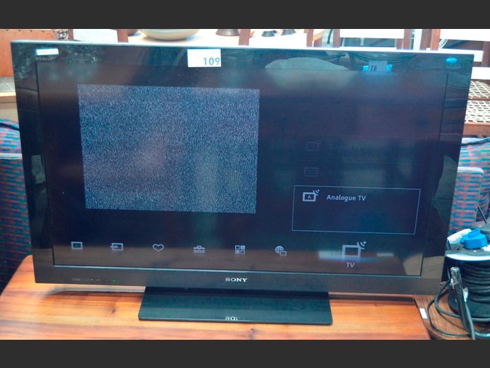 SONY BRAVIA 40" LCD TV [Switches on] ### LICENCE PLEASE ###