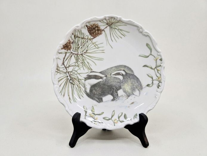 Royal Albert 1987 Fine Bone China Collector Plate "Winter Harmony"