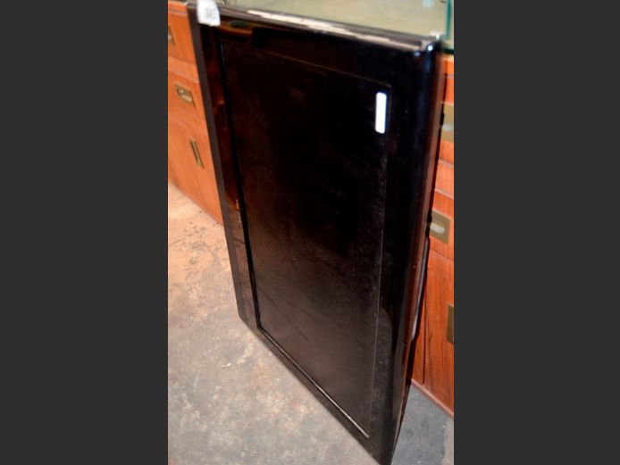 WHARFEDALE 32" LCD TV [Switches on, Screen cracked] ### LICENCE PLEASE ###