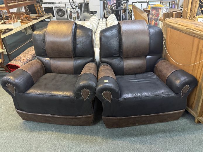 2 x 1-Seater Couches (Black & Brown) 