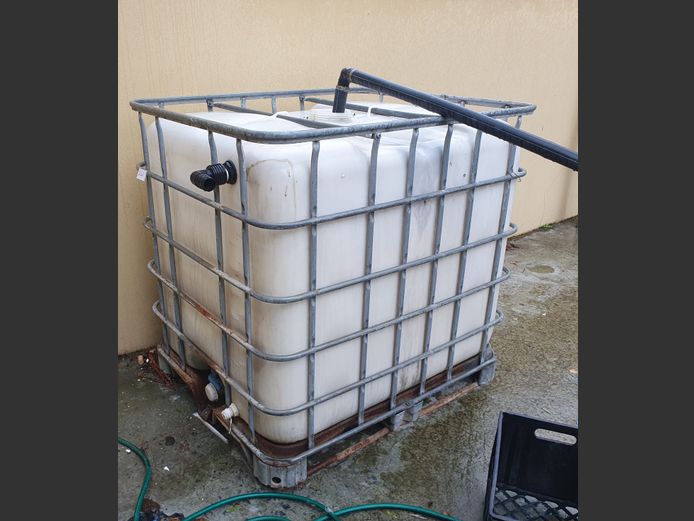 FLOWBIN IN METAL CAGE