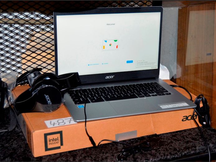 ACER CHROMEBOOK 314 LAPTOP WITH CHARGER [UK Plug, Switches on]