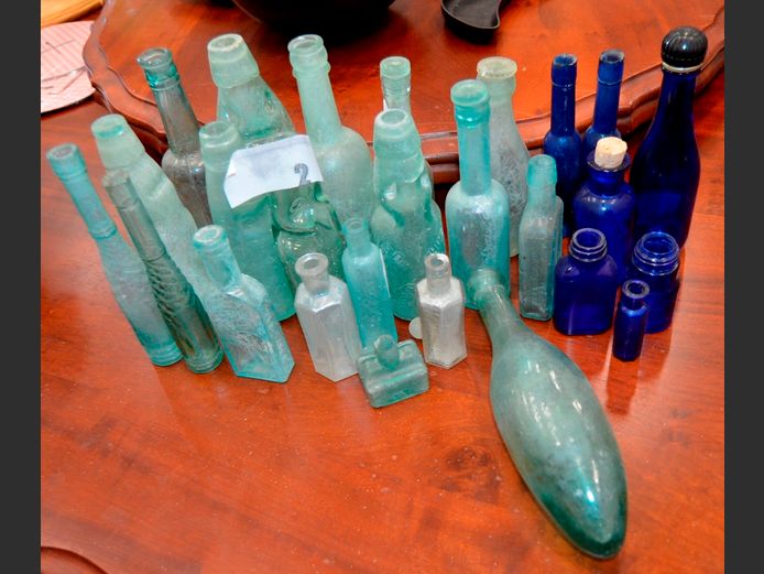 COLLECTION VINTAGE BOTTLES