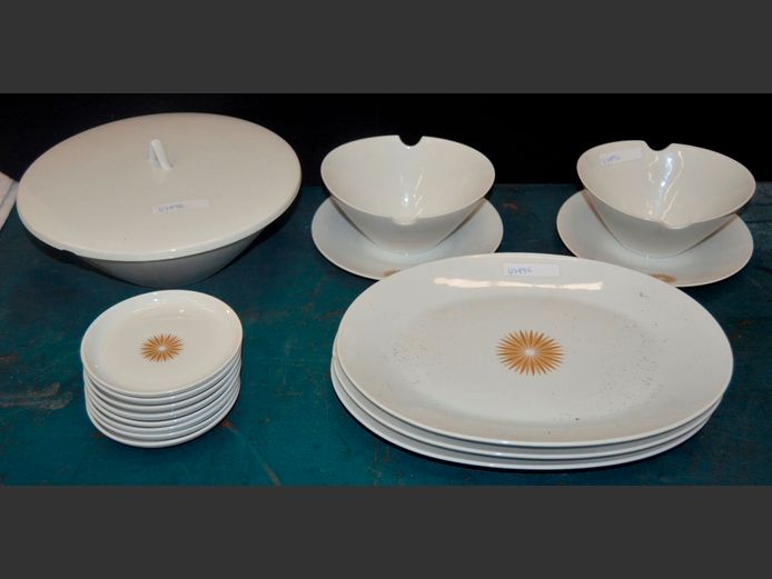 ROSENTHAL OVAL PLATES, VEGETABLE DISH WITH LID, SOUP BOWLS, etc