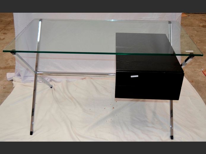 CHROME & GLASS 2-DRAWER DESK, 122 x 66 x 70cm [Drawer casing loose]