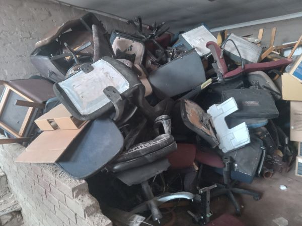 Assorted office chairs scrap
