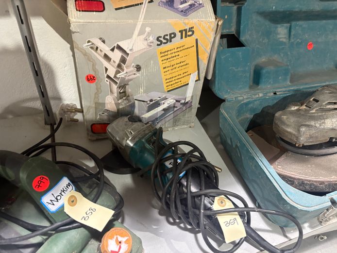 Makita Grinder 