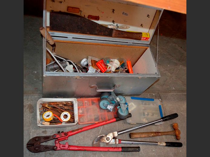 GREY WOODEN TOOLBOX WITH CONTENTS, 66 x 24 x 34cm