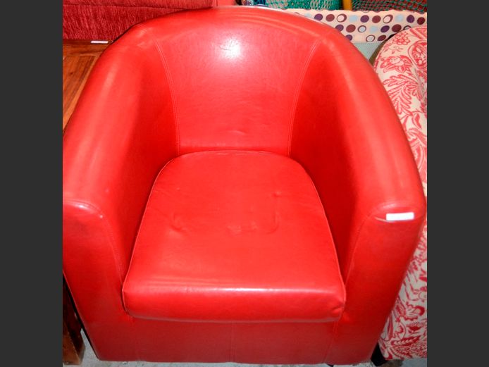 RED LEATHER TOUCH UPHOLSTERED TUB CHAIR [Small cut to 1 armrest]