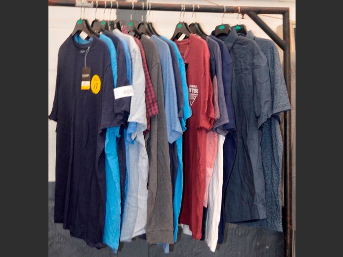 LOT: MEN'S DRESS SHIRTS & T-SHIRTS