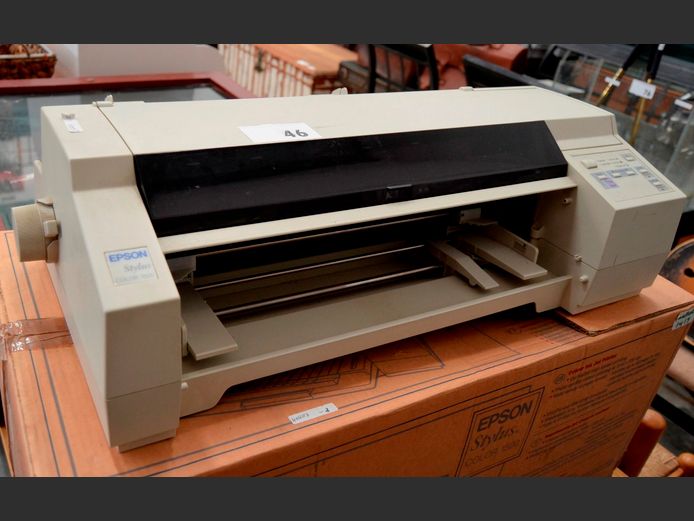 EPSON STYLUS COLOR 1520 PRINTER [Switches on, untested further]