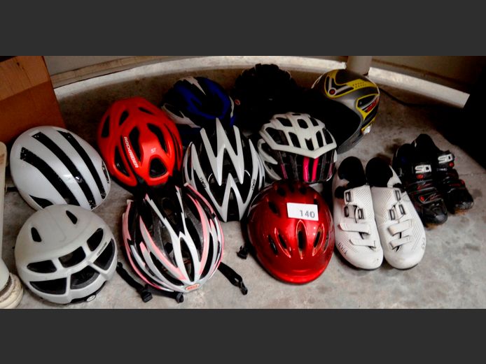 LOT: CYCLING SHOES & HELMETS