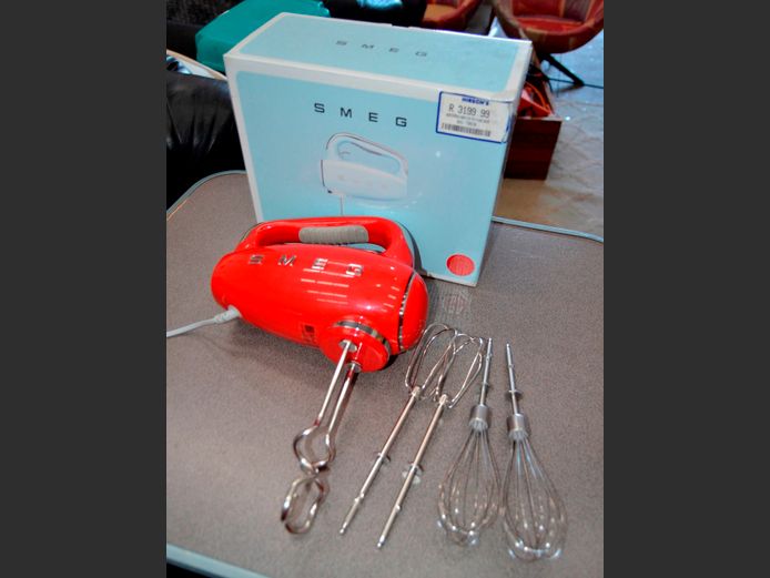 SMEG RED HAND MIXER WITH ATTACHMENTS & BOX [Switches on]