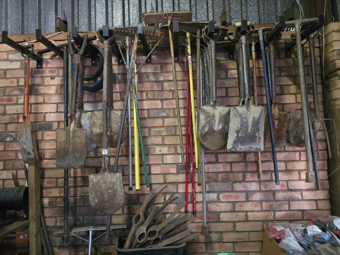 ASSORTED SPADES, RAKES, FORKS