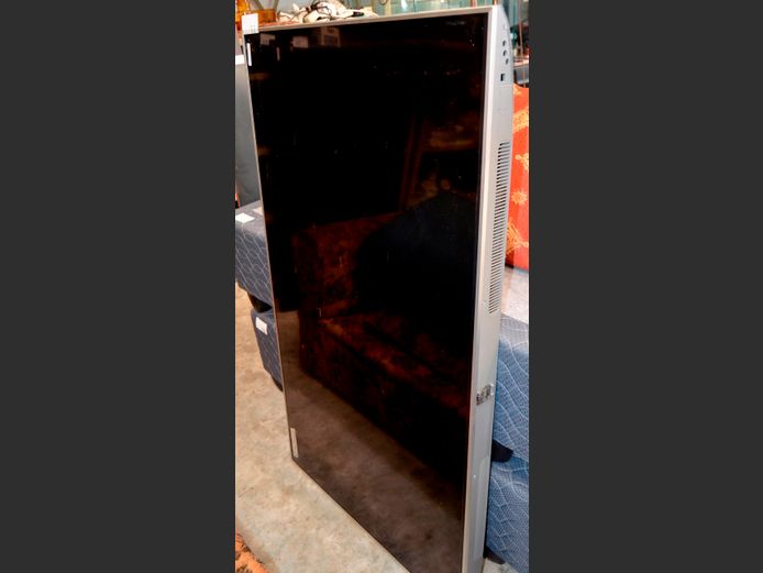 LG 55" L.E.D. TV [Switches on, screen cracked] [#: 397000563] ### LICENCE PLEASE ###