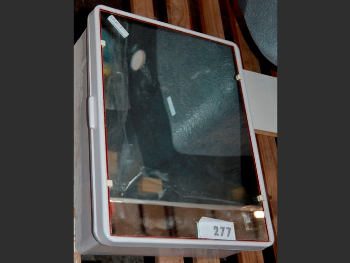 WHITE SINGLE DOOR MIRROR FRONT BATHROOM CABINET, 42 x 32 x 13cm