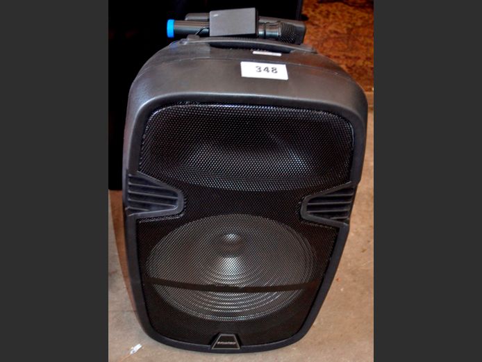 FINNTEC KARAOKE LOUDSPEAKER WITH MICROPHONE [Switches on]