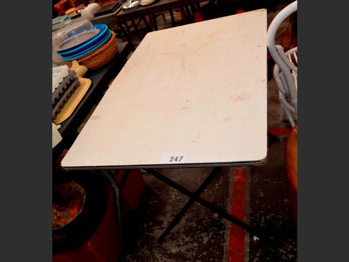 FORMICA TOP FOLDING CAMPING TABLE, 90 x 61 x 70cm