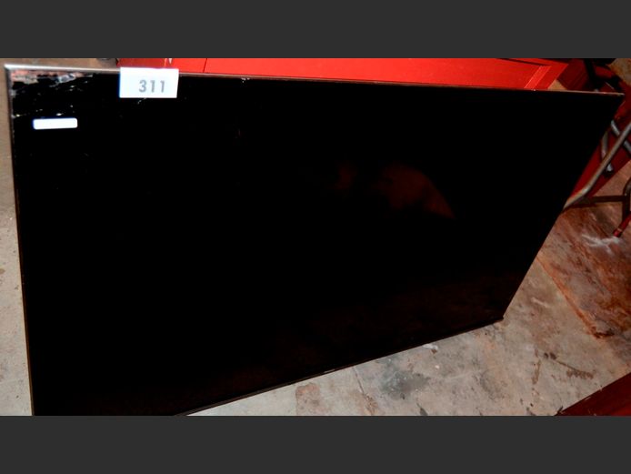 HISENSE 55" TV [Switches on, Screen cracked] ### LICENCE PLEASE ###