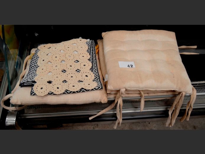 LOT: PATIO CHAIR CUSHIONS