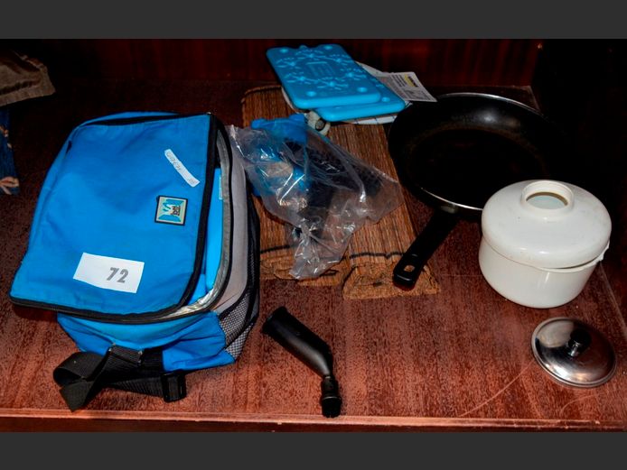 LOT: BLUE COOLER BOX & COOLER BAGS, ICE PACKS, FRYING PANS, etc