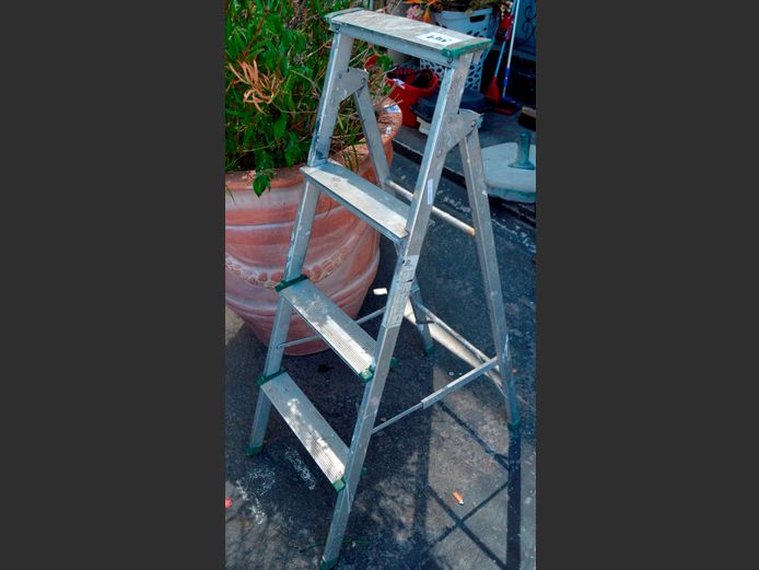 ALUMINIUM 3-STEP LADDER