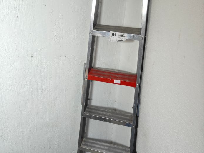 STEP LADDER