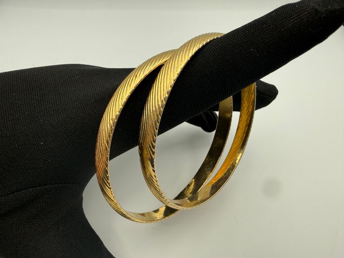 Set of 2 gold bangles