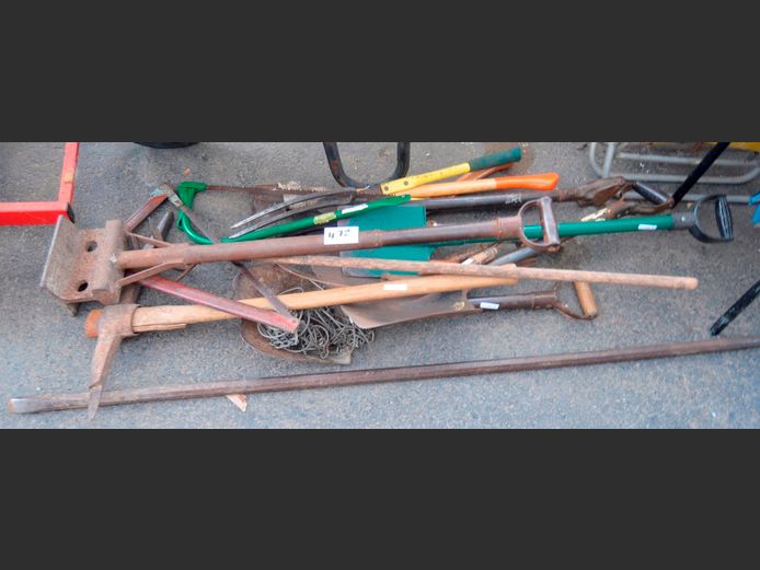 ASSORTED GARDEN TOOLS: SPADE, FORK, AXE, etc