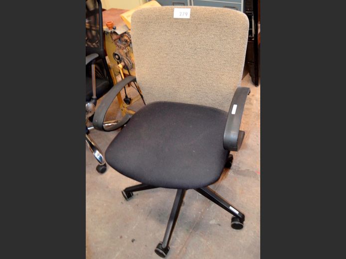 BEIGE & BLACK SWIVEL OFFICE CHAIR