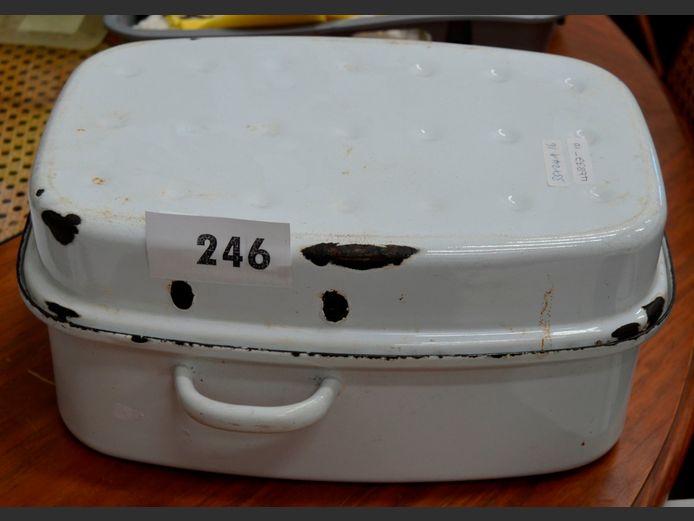 VINTAGE WHITE ENAMEL DOUBLE ROASTER, 35 x 24 x 16cm [Chipped]