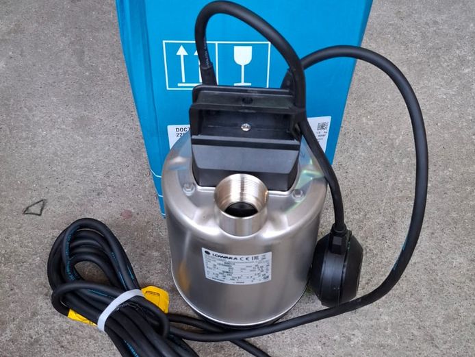 Submersible pump x 2