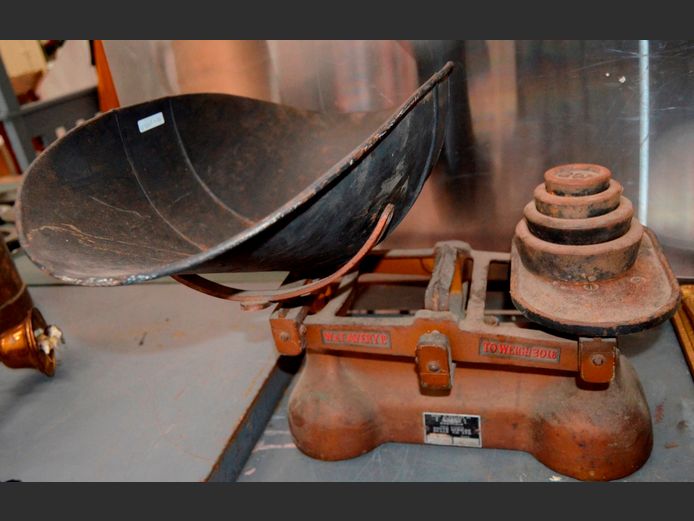 W & T AVERY, BIRMINGHAM, ANTIQUE SCALE WITH WEIGHTS, 55 x 48 x 38cm