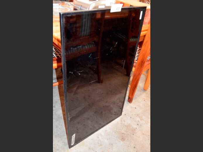 SINOTEC 43" L.E.D. TV [Switches on, screen cracked] [#: 370424959] ### LICENCE PLEASE ###