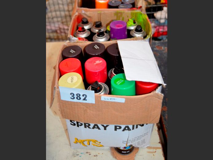 ASSORTED SPRAY PAINTS