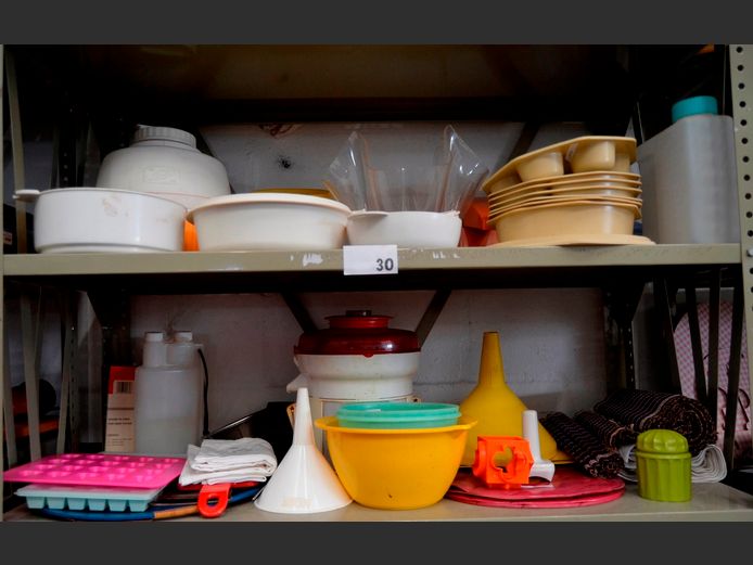 LOT ON 2 SHELVES: NATIONAL JUICER, MICROWAVE STEAMER, WATER BOTTLE, etc [Untested]