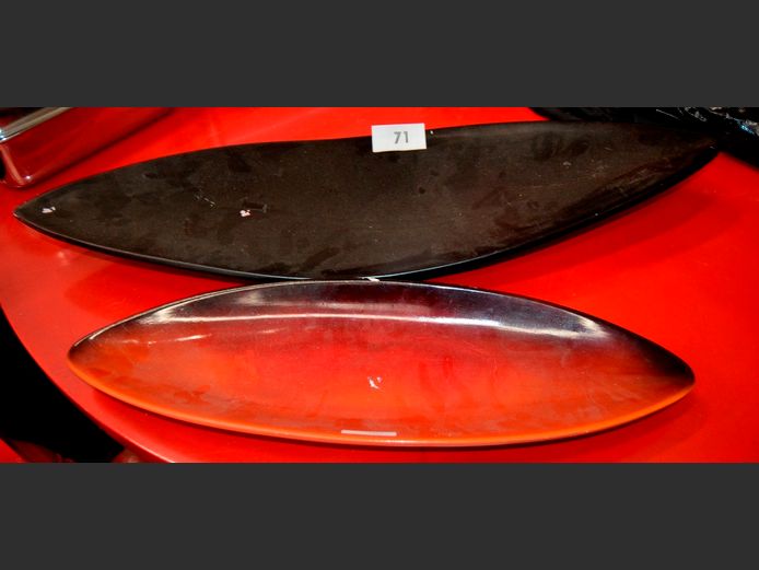 LOT OF 2: BLACK & RED OVAL DECORATIVE PLATTERS, 83cm & 60cm Long [Chips in places]